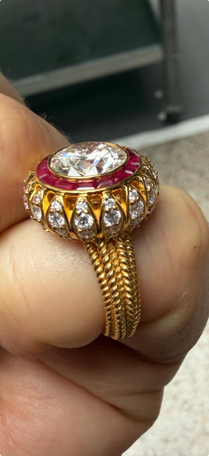 Le Discret Engagement Ring