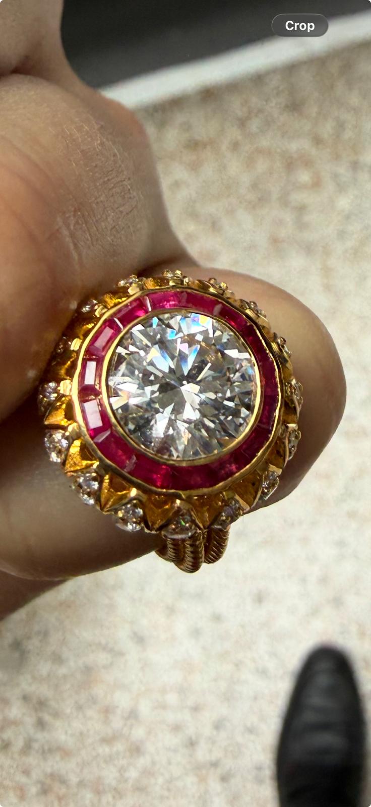 Le Discret Engagement Ring